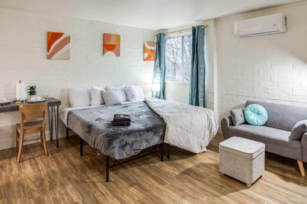 Studio W/ King Bed Near Dwtn Рочестър Екстериор снимка