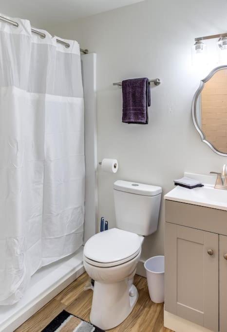 Studio W/ King Bed Near Dwtn Рочестър Екстериор снимка